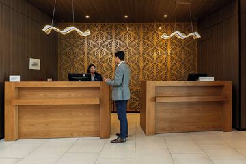 Lobby lounge