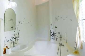 Deep soaking bathtub
