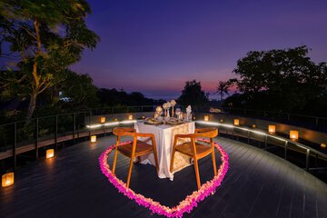 Couples dining