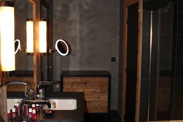 Bathroom sink
