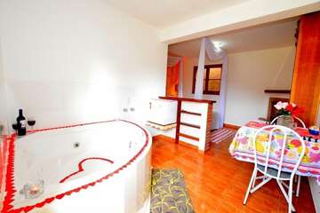 Jetted tub