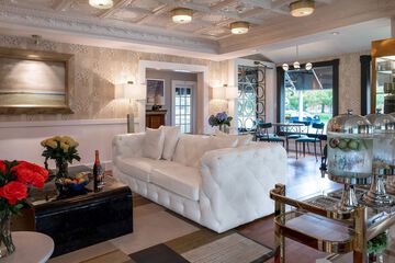 Hotel Interior 9 of 59