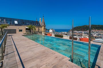 Rooftop pool