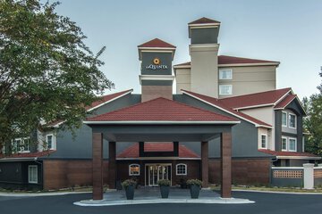 La Quinta Inn & Suites by Wyndham Atlanta Perimeter Medical