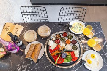 Breakfast meal