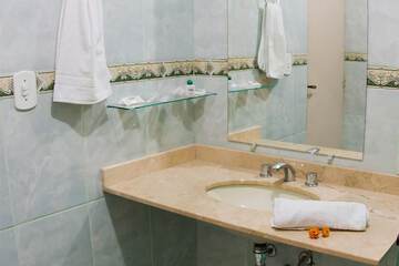 Bathroom sink