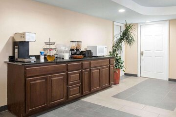 Breakfast/Coffee Service 31 of 32