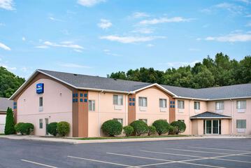 Baymont Inn & Suites by Wyndham Swanton / Toledo Airport