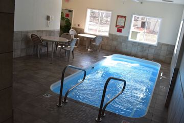 Indoor spa tub