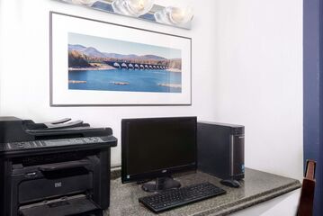 Business Center 21 of 21
