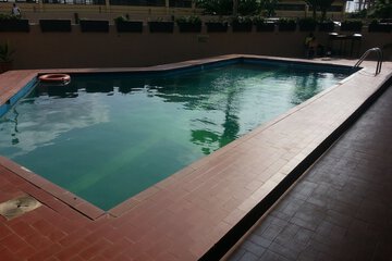 Indoor/outdoor pool
