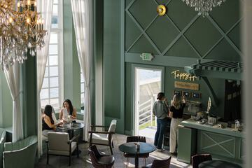 Lobby lounge
