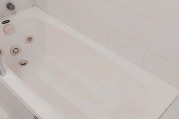 Private spa tub