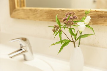Bathroom sink