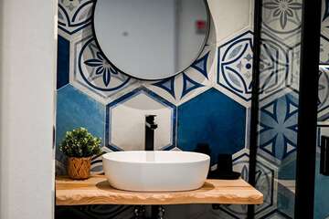Bathroom sink