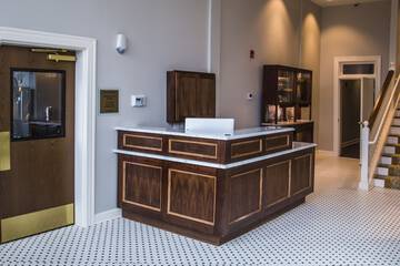 Check-in/check-out kiosk