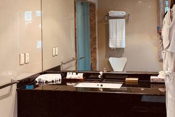 Bathroom sink