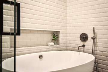 Deep soaking bathtub