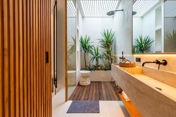 Bathroom shower
