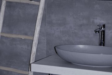 Bathroom sink