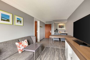 Room 17 of 40