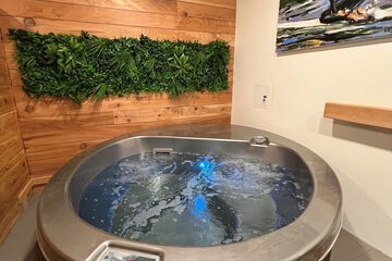 Indoor spa tub