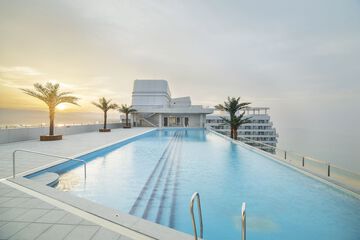 Infinity pool