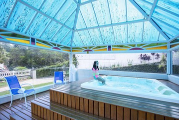 Outdoor spa tub