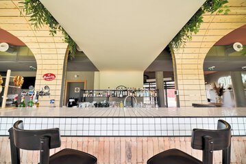 Snack bar