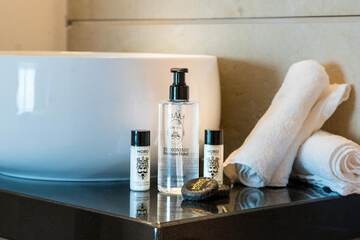 Bathroom amenities