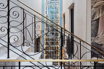 Handrails in stairways