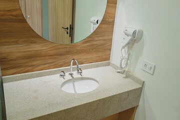 Bathroom sink