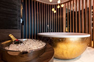 Private spa tub