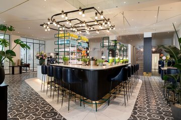 Lobby lounge