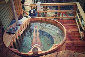 Outdoor spa tub