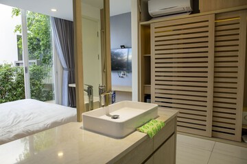 Bathroom sink