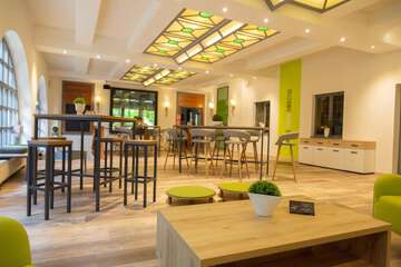 Lobby lounge