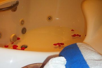 Jetted tub