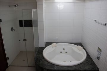 Jetted tub