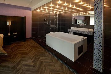 Private spa tub