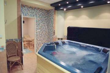 Indoor spa tub