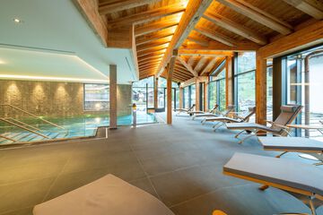 Indoor/outdoor pool