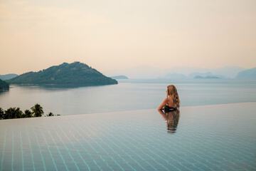 Infinity pool