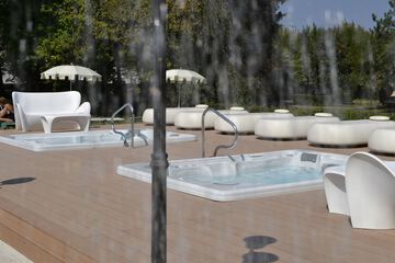 Pool waterfall