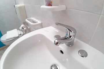 Bathroom sink