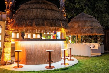 Poolside bar