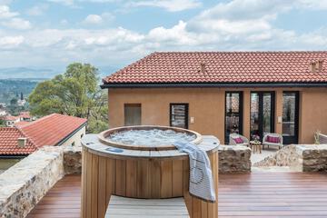 Private spa tub