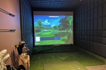 Indoor golf driving range
