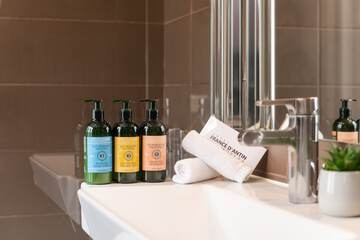 Bathroom amenities