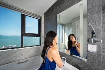 Deep soaking bathtub